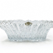 קערת קריסטל מסיבית וכבדה, מעוטרת בעבודת ליטוש ידנית, צפופה ואיכותית במיוחד.