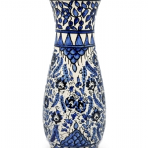 אגרטל קרמיקה ארמני, מעוטר ציורי יד בכחול על לבן, לא חתום