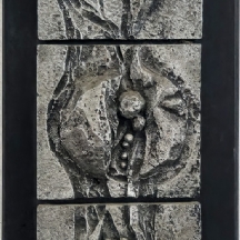 דינה ניר אבן טוב (Dina Nir) - 'רימון' - תבליט מתכת, פטינה כסופה, חתום 'דינה ניר'