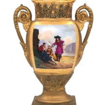 אגרטל 'Old Paris' צרפתי עתיק, עשוי פורצלן מצוייר ביד ומוזהב