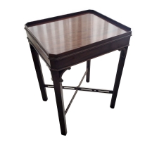 שולחן עץ בסגנון צ'יפנדייל סיני (Chinese Chippendale Style)