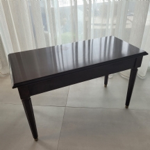 כיסא פסנתר עשוי עץ