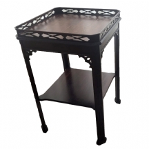 שולחן עץ בסגנון ציפנדייל סיני (Chinese Chippendale Style)