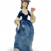 פסלון פורצלן גרמני בדמות אצילה בשמלה כחולה,