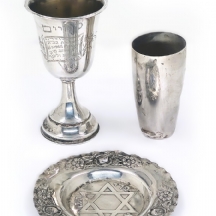 3 חפצי יודאיקה עשויים כסף, יצרנים וגדמים שונים (כולם חתומים),