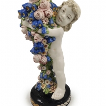 קארל קלימט (קרמיקאי, Carl Klimt) - פסל חרסינה בדמות פוטי אוחז תפרחת, לא חתום