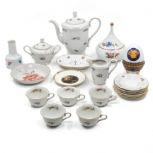 לוט של 20 כלי פורצלן שונים,