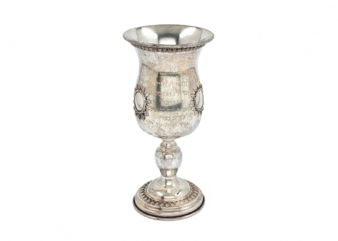 גביע קידוש גדול ומפואר העשוי כסף,