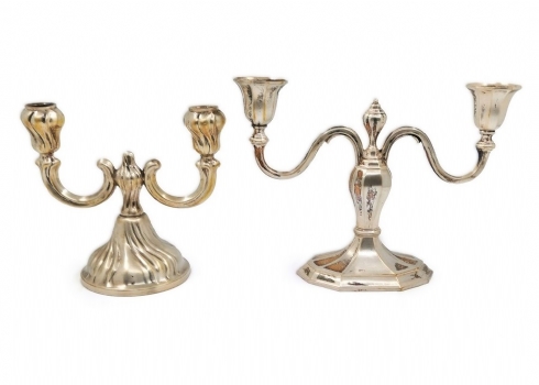 שני פמוטים דו קניים עשויים כסף,