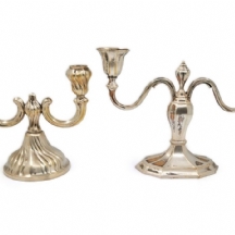 שני פמוטים דו קניים עשויים כסף,