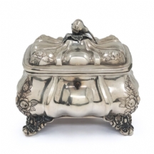 תיבה עתיקה ומעוטרת לאתרוג, עשויה כסף, חתומה AS