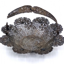 כלי כסף עתיק מהמאה ה-19, עשוי בעבודת פיליגראן (Filigree) עדינה ואיכותית במיוחד