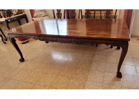 שולחן אוכל עתיק עשוי עץ מגולף בעבודת יד