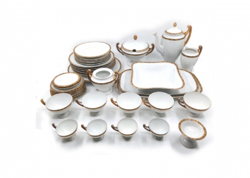 חלקי סט פורצלן גרמני, מתוצרת: 'רוזנטל' (Rosenthal), בעל עיטור שחור וזהב, חתום.