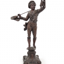 ''הדייג הצעיר' - פסל צרפתי עתיק מהשליש האחרון של המאה ה-19, עשוי שפלטר