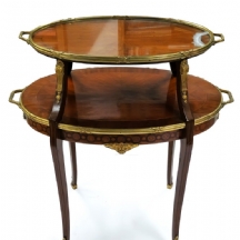 שולחן אטאג'ר (Two tier etagere) עתיק ומרשים עשוי עץ,זכוכית והתקני ברונזה מוזהבים