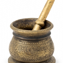 מכתש הינדו פרסי עתיק ועלי תואם עשויים ברונזה, מעוטר, המאה ה-19