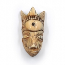 תליון מסכת פנים (Gikhokho maskette) של אנשי הפנדה (Pende people) מקונגו (Congo)