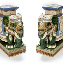 זוג כיסאות גן סינים בדמות פילים, יכולים לשמש גם כמעמדים לעציצים