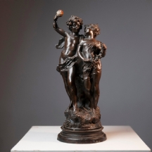 פסל צרפתי עכשווי עשוי חומר יצוק, על פי אוגוסט מורו (Auguste Moreau)