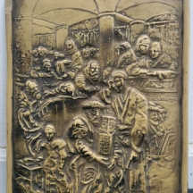 תבליט עשוי חומר יצוק, על פי ציורו הנודע של מאוריצי גוטליב (Maurycy Gottlieb)