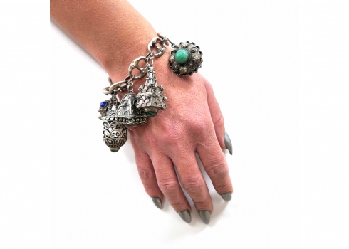 צמיד צ'ארם ברייסלט (charm bracelet), עשוי כסף 800 חתום