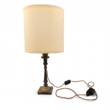 מנורה שולחנית עשויה מפמוט ברונזה מזרח אירופאי עתיק מהמאה ה-18