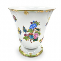 כד פורצלן הונגרי, מתוצרת "הרנד" (Herend) מעוטר ציורי יד בדגם 'ויקטוריה', חתום,