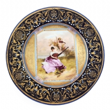 צלחת פורצלן וינאית עתיקה מעוטרת ציורי יד זהב ואמייל לבן על רקע אימרת קובלט כהה