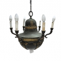 נברשת תקרה צרפתית עתיקה בסגנון אמפיר, נוצרה בסוף המאה ה-19 או בתחילת המאה ה-20.