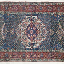 שטיח ארוג בעבודת יד, מצה בהתאם לגיל, משומש (מצולם)