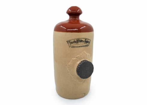 בקבוק קרמיקה למים חמים, מתוצרת: Timothy Whites & Taylors, פקק עשוי פיוטר
