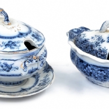 שני כלי חרס אנגליים ויקטוריאניים עתיקים לרוטב מהמאה ה-19