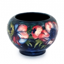 וויליאם מורקרופט (William Moorcroft) - כד קרמיקה עתיק, מעוטר באמייל