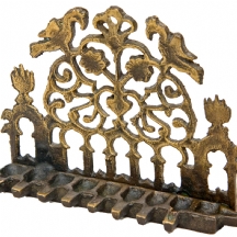 חנוכיה ישנה בסגנון צפון אפריקה עשויה יציקת פליז,