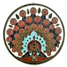 תבליט קרמיקה ישראלי בדמות טווס, מתוצרת זוג הקרמיקאים 'איתן ושלמה'