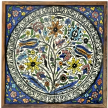 מעמד לסיר חם, עשוי מארבעה אריחי קרמיקה ארמנית מצויירת ביד, מסגרת עץ