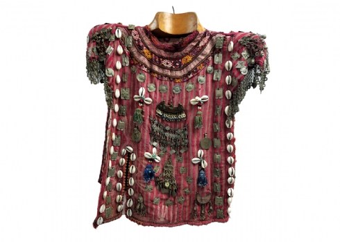 חולצה עתיקה מסוף המאה ה-19 או מתחילת המאה ה-20, כפי הנראה אפגניסטן