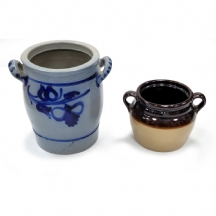 שני כלי מטבח, עשויים קרמיקה, לא חתומים