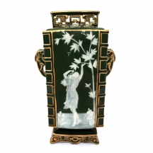 ג'ורג' ג'ונס ( George Jones 1823-1893) אגרטל פט סור פט (Pate-sur-pate) אנגלי