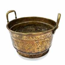 דלי מתכת איסלמי עתיק כפי הנראה מצפון אפריקה (מרוקו), עשוי פליז חרוט ומעוטר