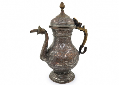 קנקן איסלמי עתיק מתקופת השושלת הקאג'ארית (Qajar Dynasty) עשוי נחושת ופליז