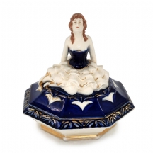 קופסת פורצלן צ'כית מתוצרת רויאל דקס Royal Duxׂׂׂ, מעוטר וחתום