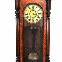 אורלוגין אמריקאי עתיק גדול ומרשים מאד מהמאה ה-19, עשוי עץ וזכוכית