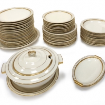 סט פורצלן צרפתי איכותי מתוצרת Haviland Limoges מעוטר בזהב וחתום