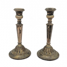 זוג פמוטים אוסטריים עתיקים, עשויים נחושת מצופה כסף, חתומים