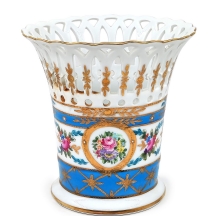 כלי פורצלן לפרחים, מעוטר ציורי יד באמייל ובזהב, לא חתום