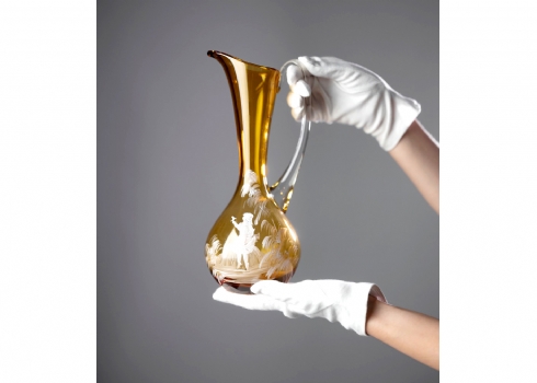 קנקן זכוכית אנגלי בסגנון מרי גרגורי Mary Gregory Glass עשוי זכוכית ענבר
