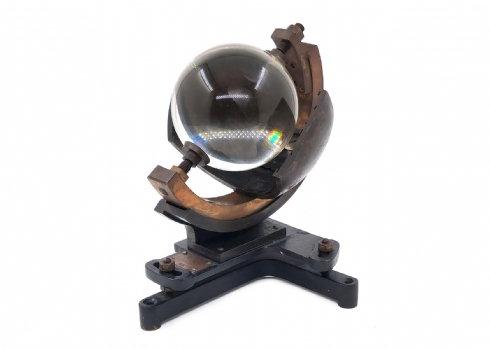 מכשיר לתיעוד (הקלטת) השמש (Sunshine recorder) מתוצרת Casella אנגליה