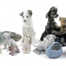 לוט של 11 פסלונים בדמות כלבים